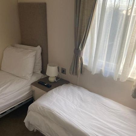 2 Bed, 2 Bath Lodge Style Caravan With Hot Tub & Private Garden At Patrington Haven Leisure Park Exteriör bild