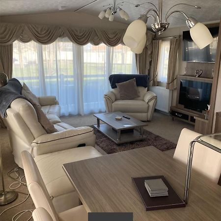 2 Bed, 2 Bath Lodge Style Caravan With Hot Tub & Private Garden At Patrington Haven Leisure Park Exteriör bild